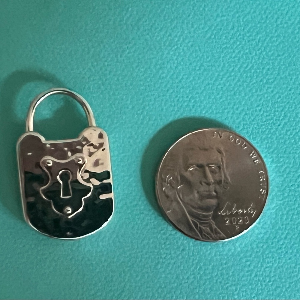 🌸🌸 Authentic Tiffany & Co. Vintage Lock charm - Picture 4 of 4